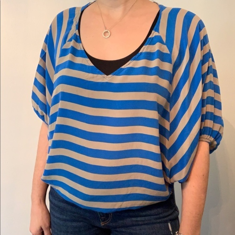 SUNDAY IN BROOKLYN - SILK BLUE & TAN V-NECK TOP